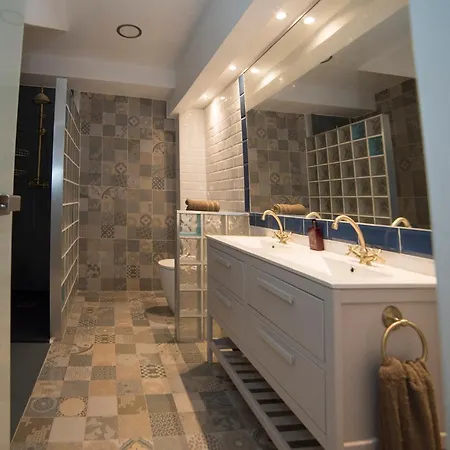 De Lujo En * גיחון